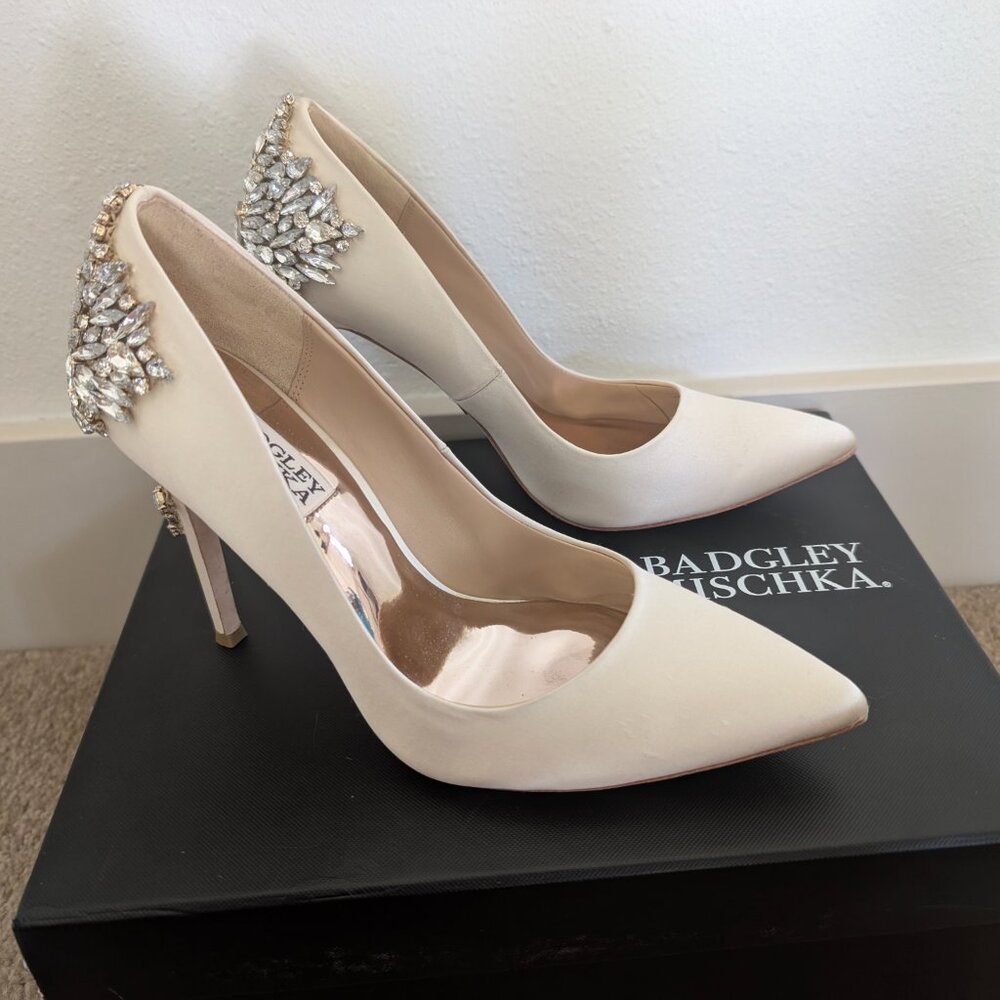 Badgley Mischka Gorgeous heels, Ivory Satin, 7.5